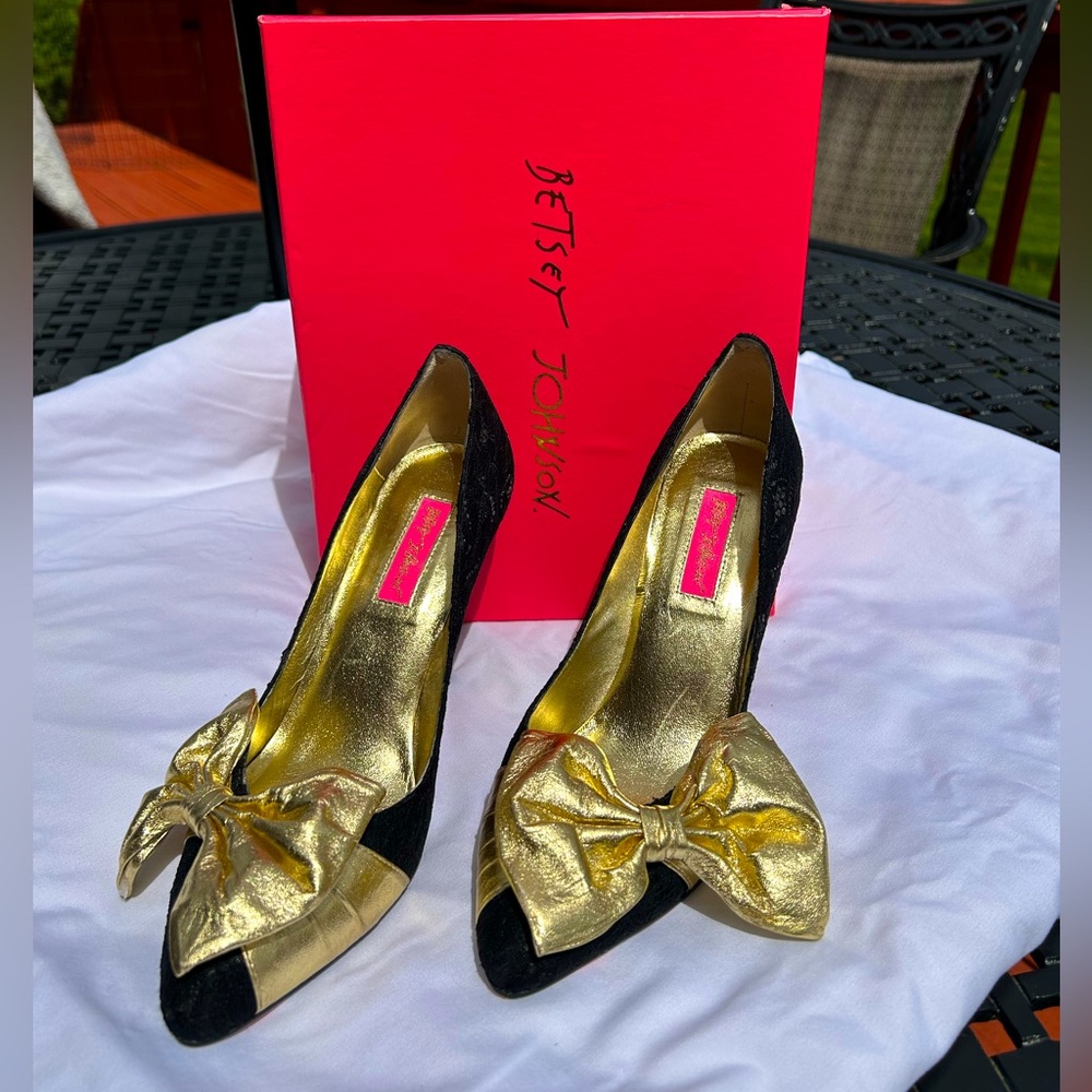 Betsy Johnson gold bow on black lace pump